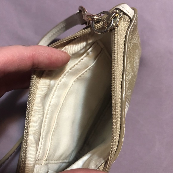 Coach Cream Clutch / Wristlet - Picture 7 of 7